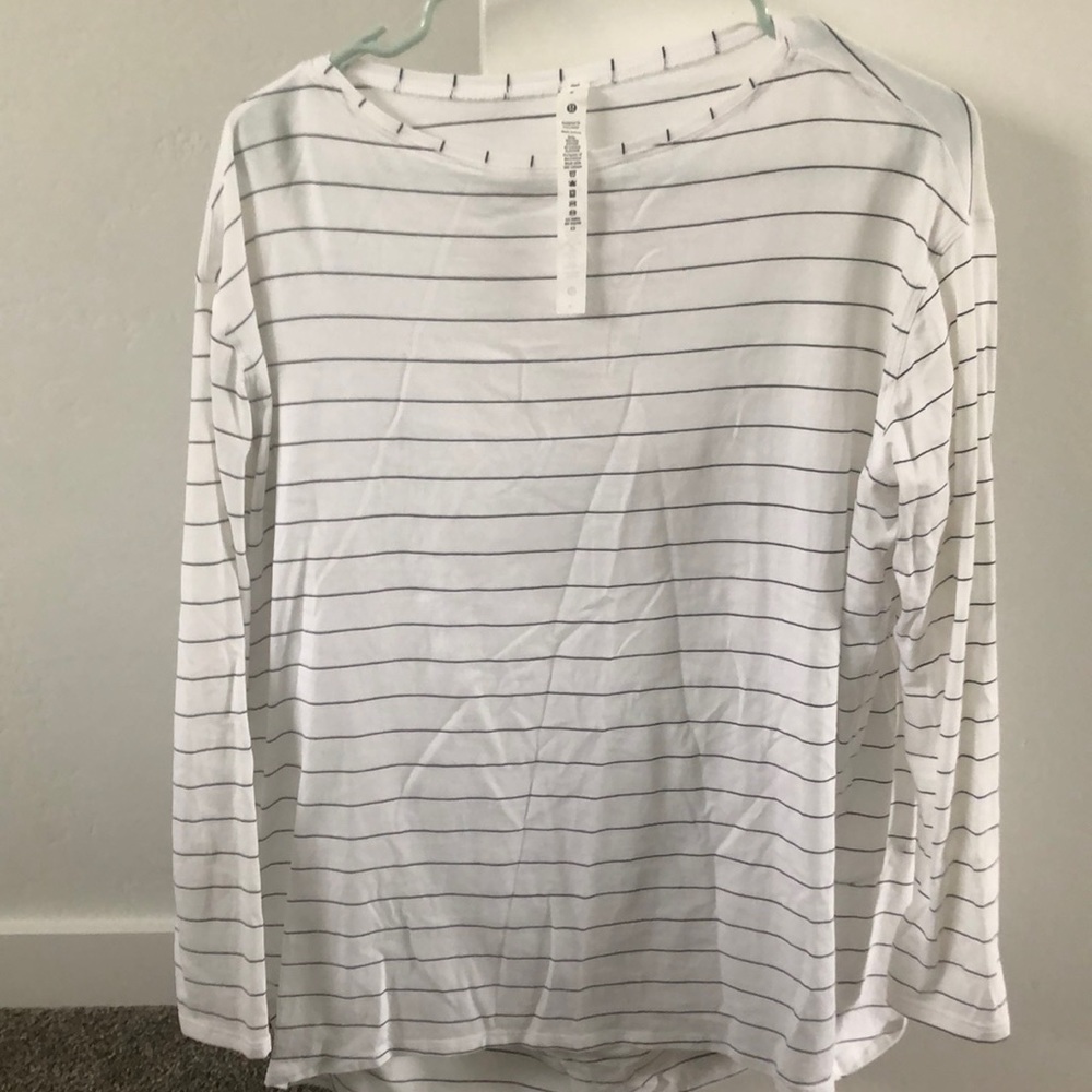 Lululemon Back in Action Size 6